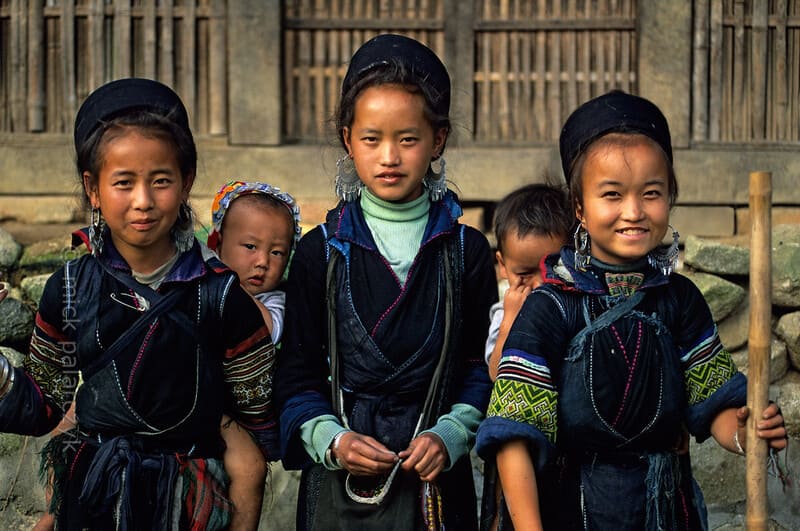 Comment découvrir les traditions textiles des tribus Hmong au Vietnam